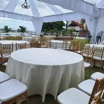 Round table closeup with gold Chiavari chairs